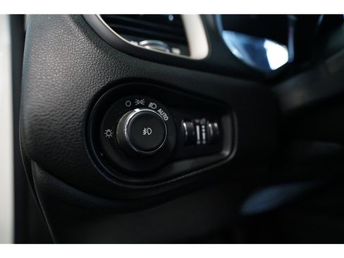 Used 2017 Jeep Renegade Latitude image 17