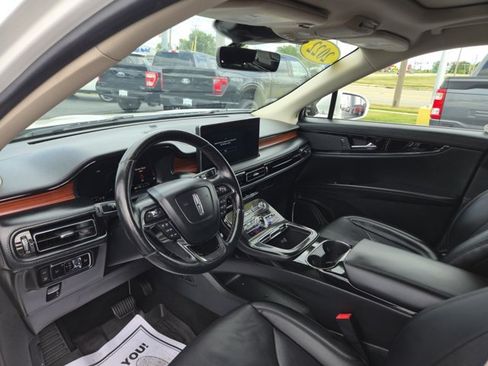 Used 2022 Lincoln Nautilus Reserve AWD/4WD image 2