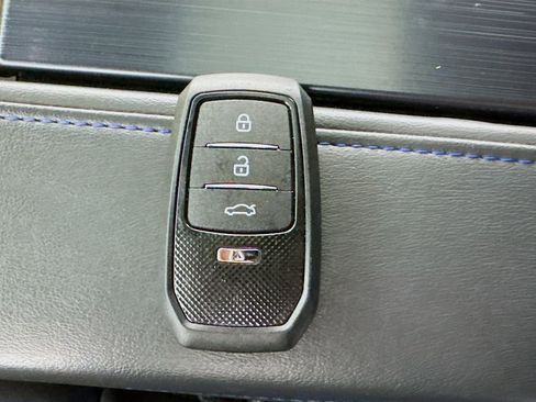Used 2024 Toyota Sequoia Platinum AWD/4WD image 31