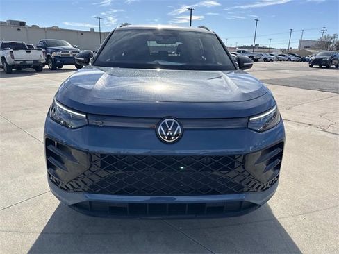 New 2026 Volkswagen Tiguan SE R-Line image 9