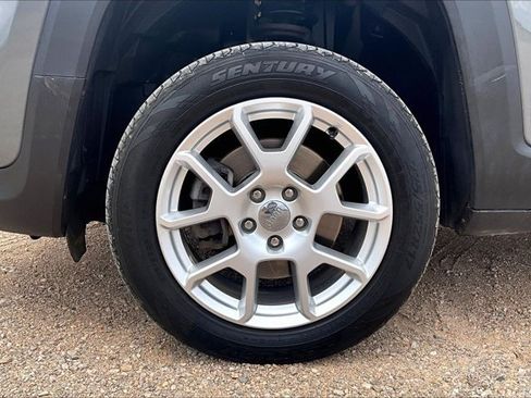 Used 2020 Jeep Renegade Latitude w/ Cold Weather Group AWD/4WD image 31
