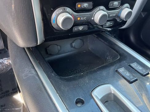 Used 2017 Nissan Pathfinder SV w/ SV Tech Package FWD image 28