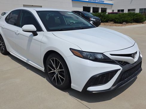 Used 2021 Toyota Camry SE FWD image 7