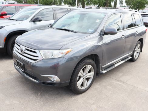 Used 2012 Toyota Highlander Limited w/ Tow Pkg image 4