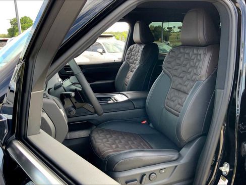 New 2025 Nissan Armada Platinum Reserve image 9