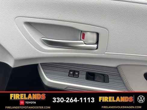 Used 2025 Toyota Sienna XLE image 32
