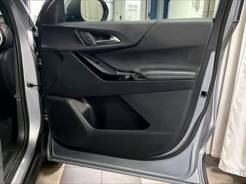 Used 2025 Chevrolet Equinox LT AWD/4WD image 12