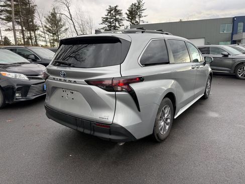 Used 2023 Toyota Sienna LE AWD/4WD image 8