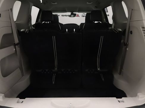 Certified 2024 Chrysler Pacifica Touring-L FWD image 16