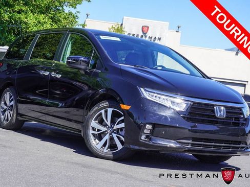 Used 2023 Honda Odyssey Touring image 1