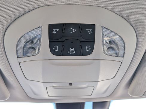 Used 2017 Chrysler Pacifica Touring-L FWD image 32