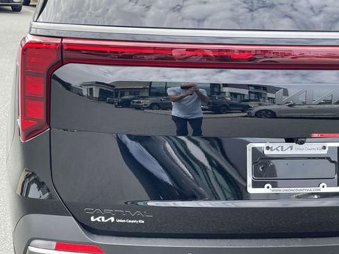 New 2026 Kia Carnival SX w/ SX Dark Edition Package image 10