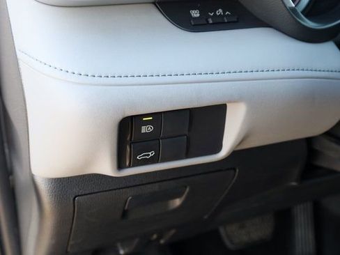 Used 2022 Toyota Highlander XLE image 13