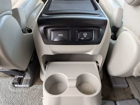 Used 2011 Toyota Sienna XLE w/ Entertainment Pkg FWD image 29