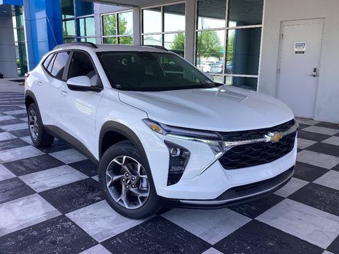 New 2026 Chevrolet Trax LT w/ LT Convenience Package FWD image 7