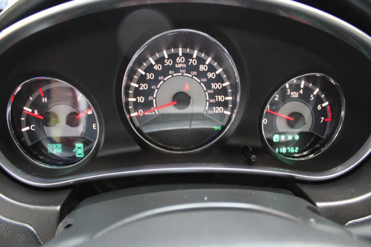 Used 2013 Chrysler 200 Touring FWD image 18