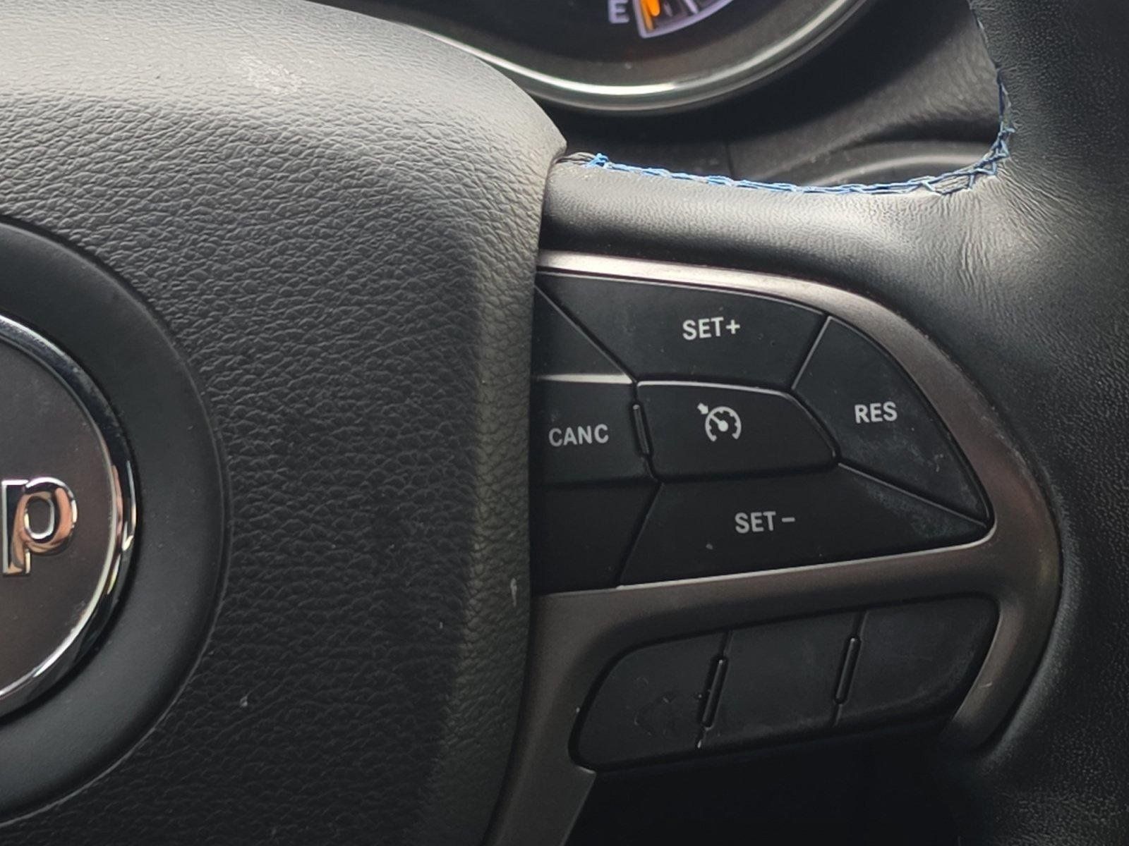 Used 2019 Jeep Grand Cherokee Laredo AWD/4WD image 14