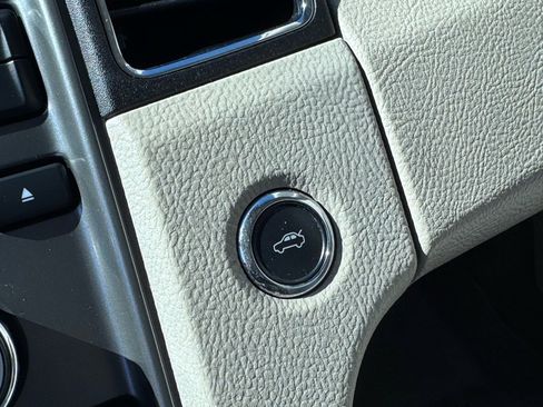 Used 2010 Ford Taurus Limited image 41