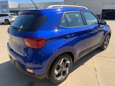 Used 2024 Hyundai Venue SEL FWD image 5