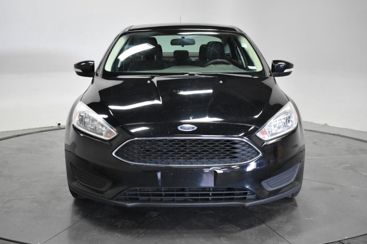 Used 2017 Ford Focus SE FWD image 2