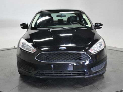 Used 2017 Ford Focus SE image 2