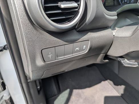 Certified 2021 Hyundai Kona SE AWD/4WD image 28