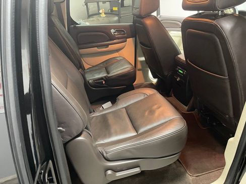 Used 2011 Cadillac Escalade ESV Platinum image 35