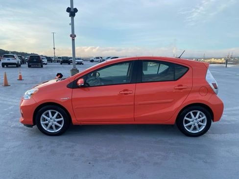 Used 2014 Toyota Prius C Three image 5
