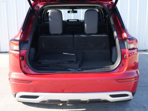 Used 2022 Mitsubishi Outlander SE image 9