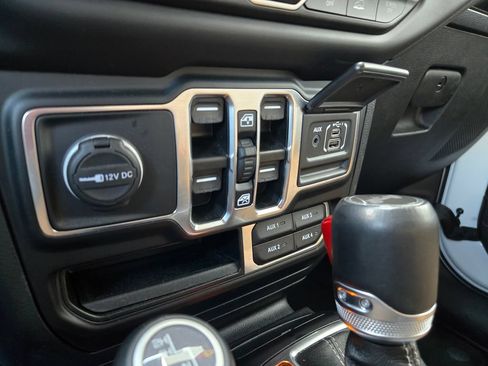 Used 2021 Jeep Wrangler Unlimited Sahara AWD/4WD image 29