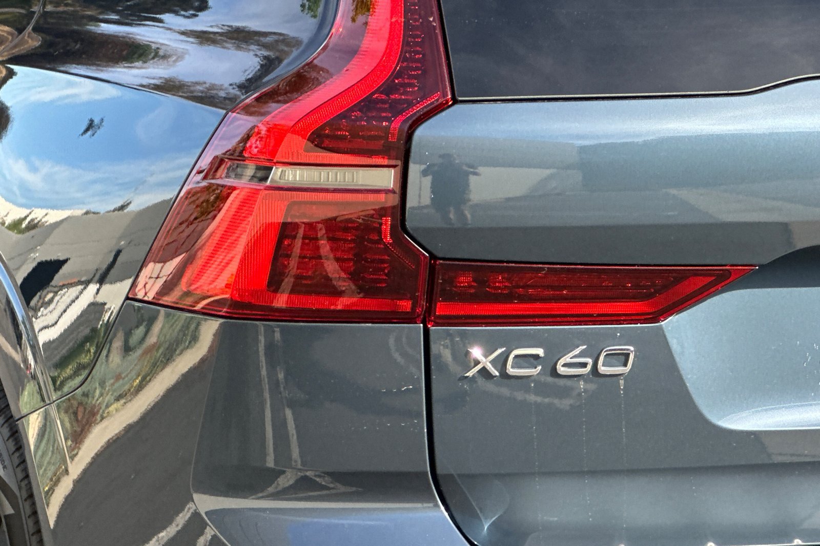 Certified 2026 Volvo XC60 B5 Plus AWD/4WD image 35