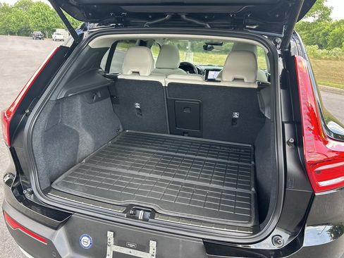 Used 2023 Volvo XC40 B5 Plus AWD/4WD image 13