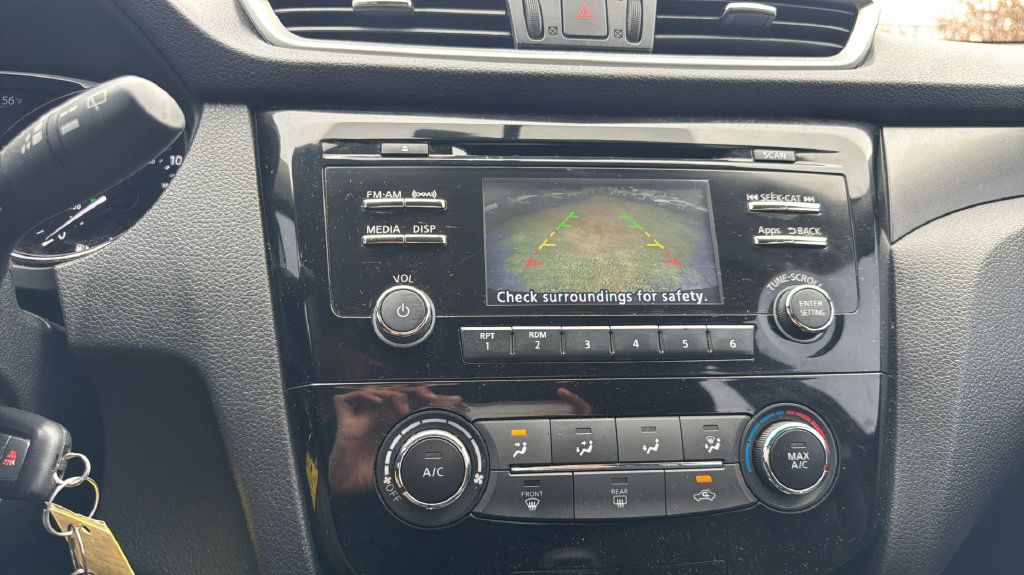Used 2016 Nissan Rogue S AWD/4WD image 18