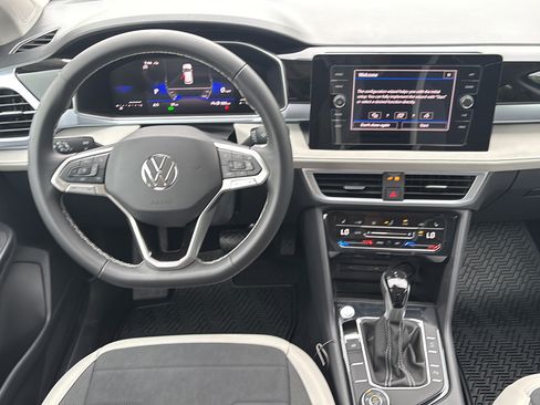 New 2026 Volkswagen Taos SE AWD/4WD image 19
