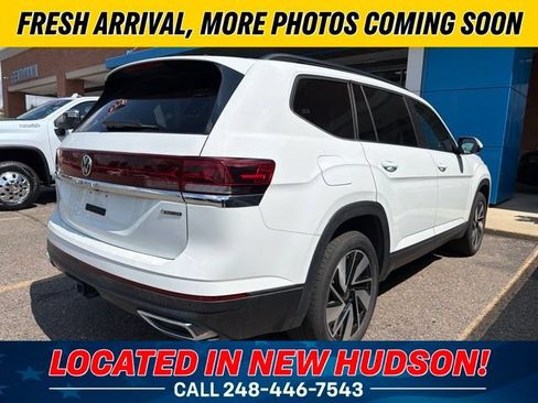 Used 2025 Volkswagen Atlas SE AWD/4WD image 3