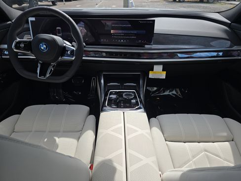 New 2026 BMW 750e xDrive image 12