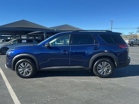 Used 2025 Nissan Pathfinder SV image 5