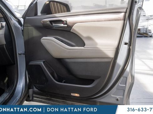 Used 2022 Toyota Highlander Limited image 21