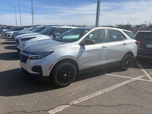 Used 2022 Chevrolet Equinox LS image 5