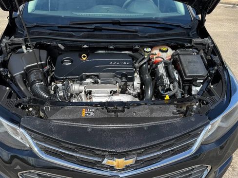 Used 2018 Chevrolet Cruze LT image 19