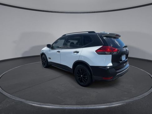 Used 2017 Nissan Rogue SV FWD image 5