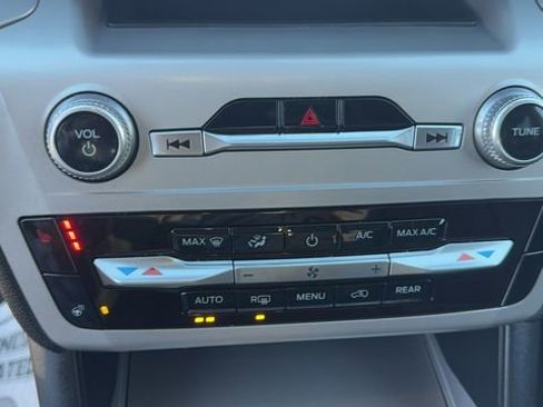 Certified 2022 Ford Explorer XLT w/ Equipment Group 202A image 25