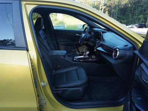 Used 2024 Chevrolet Trax RS FWD image 15