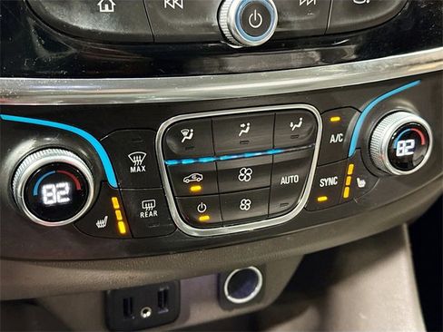 Used 2019 Chevrolet Traverse LT w/ LPO, Black Accent Package image 17