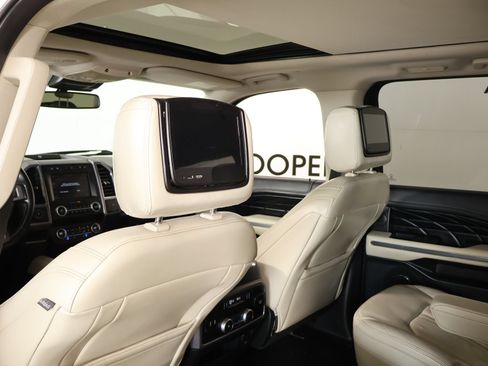 Used 2019 Ford Expedition Platinum AWD/4WD image 17