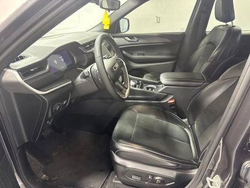 Used 2024 Jeep Grand Cherokee Altitude RWD image 12