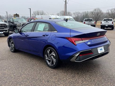 Used 2025 Hyundai Elantra Limited FWD image 4