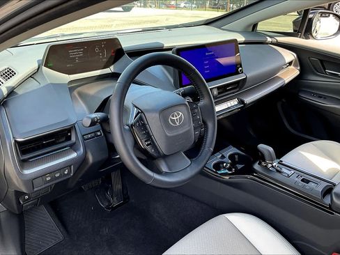Used 2024 Toyota Prius XLE image 18