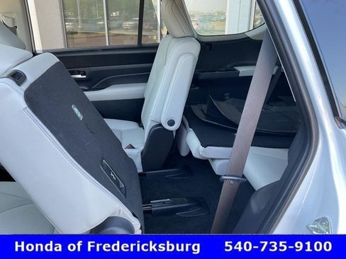 Used 2025 Toyota Grand Highlander AWD image 30