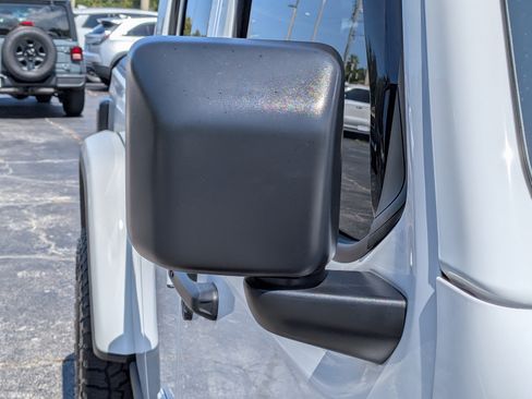Used 2025 Jeep Gladiator Mojave AWD/4WD image 11
